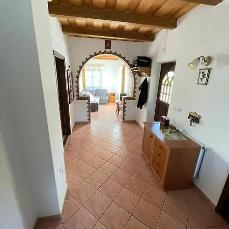 Fügefa Balatonmáriafürdő